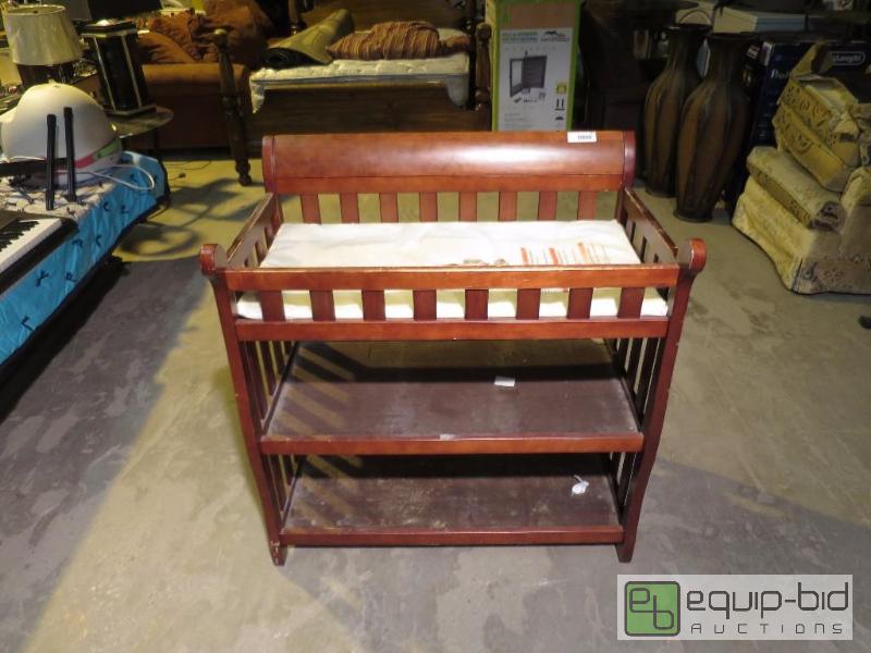 lot 111 image: Changing table