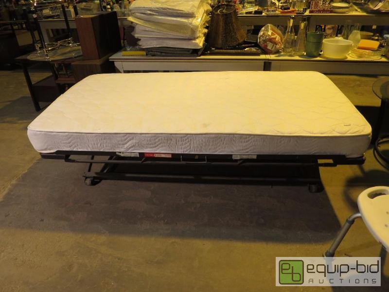 lot 115 image: Hideaway bed