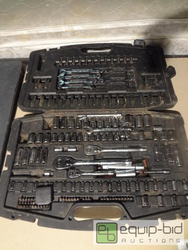 lot 122 image: Tool set