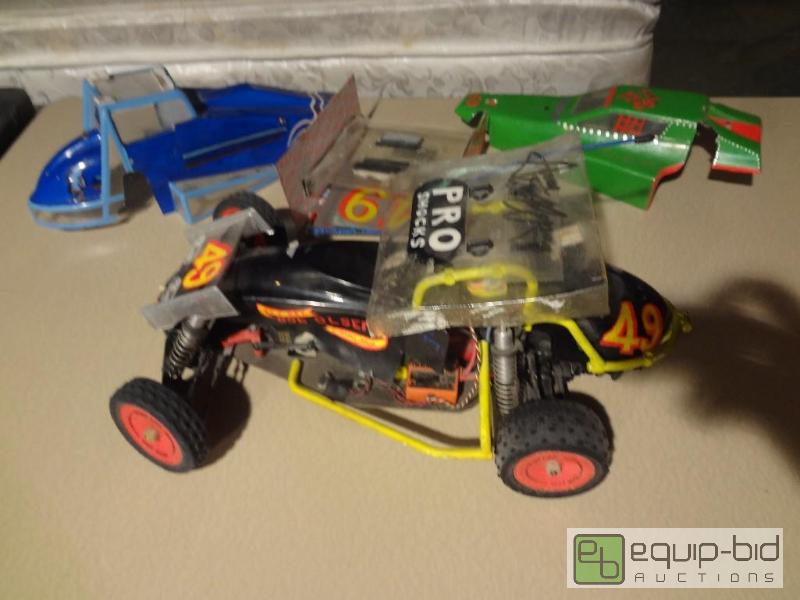 lot 124 image: Gas power rc control car