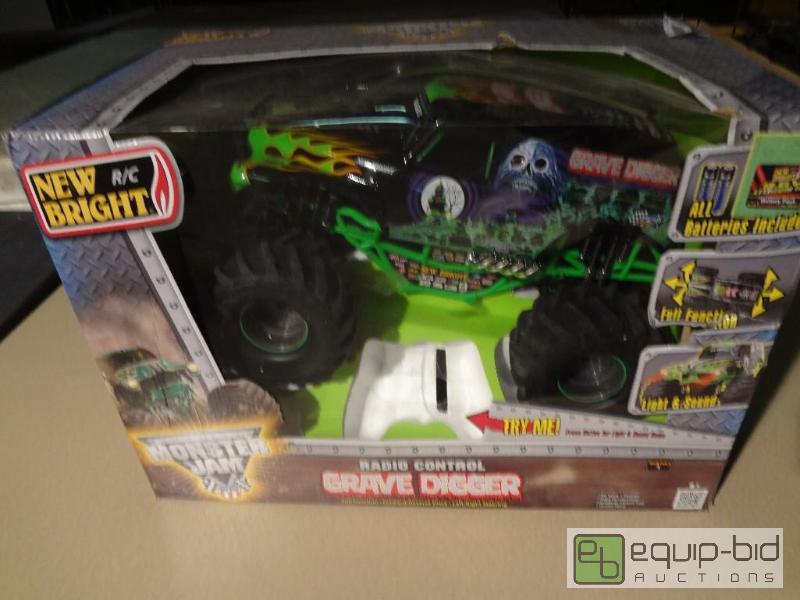 lot 135 image: Grave Digger Monster truck rc