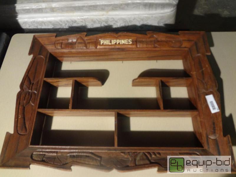 lot 138 image: Handmade shelf