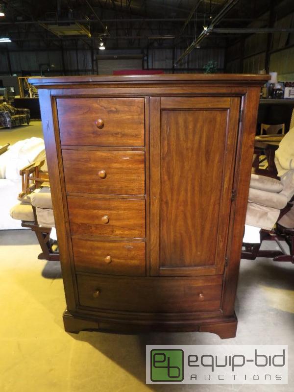 lot 15 image: Ashley furniture