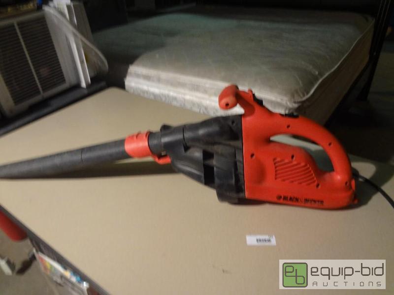 lot 154 image: Electric leaf blower