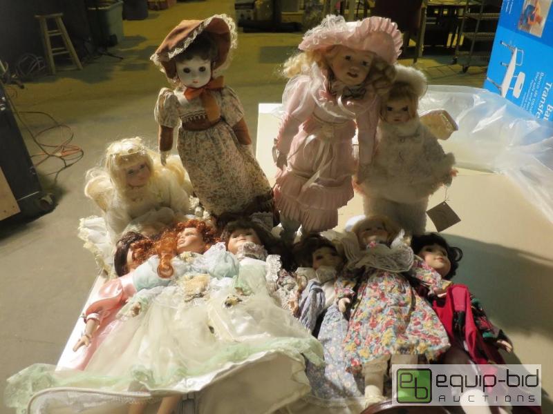 lot 173 image: Porcelain Doll Lot