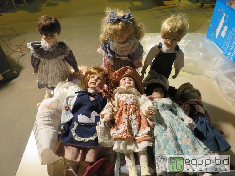 lot 174 image: Porcelain Doll Lot