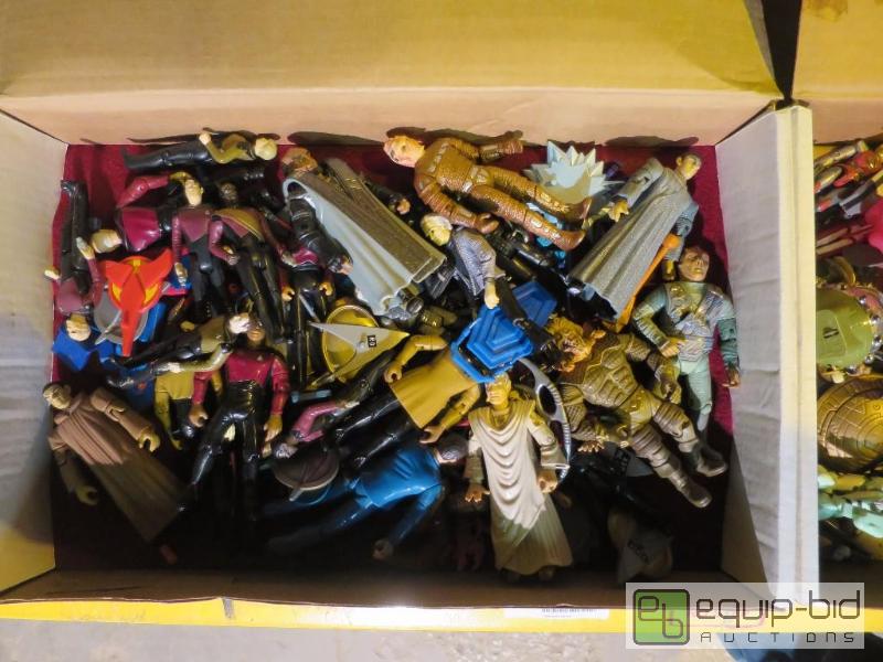 lot 182 image: Lot of Star Trek Figurines