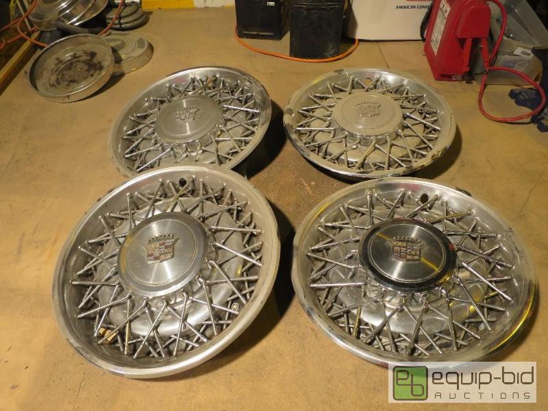 lot 188 image: Hub caps Cadillac vintage