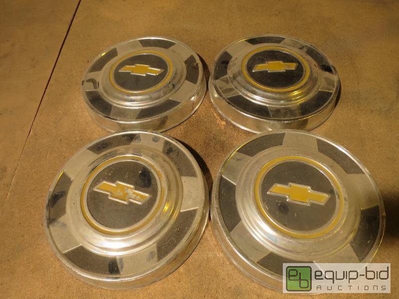 lot 190 image: Chevy Hub caps