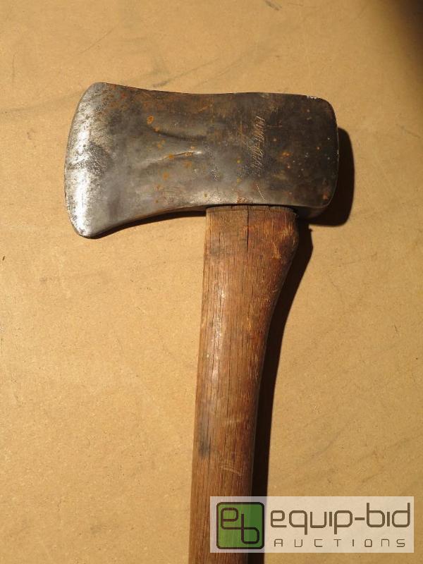 lot 206 image: Vintage axe