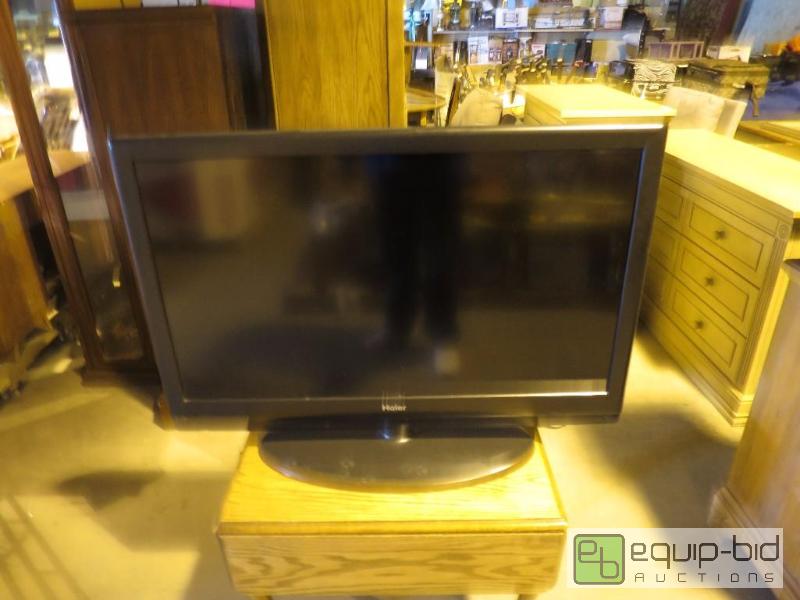 lot 21 image: Flat screen t.v.