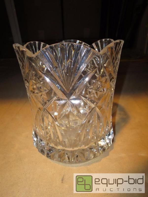 lot 211 image: Crystal bowl
