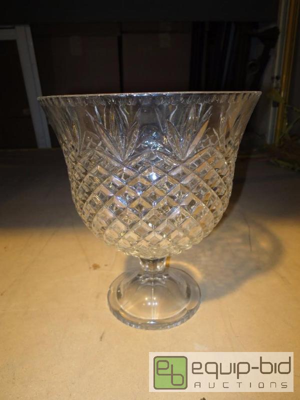 lot 212 image: Crystal bowl