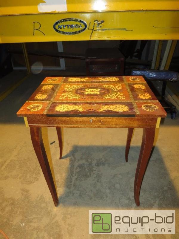 lot 218 image: High end table