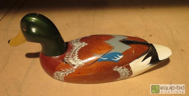 lot 223 image: Hand carved duck