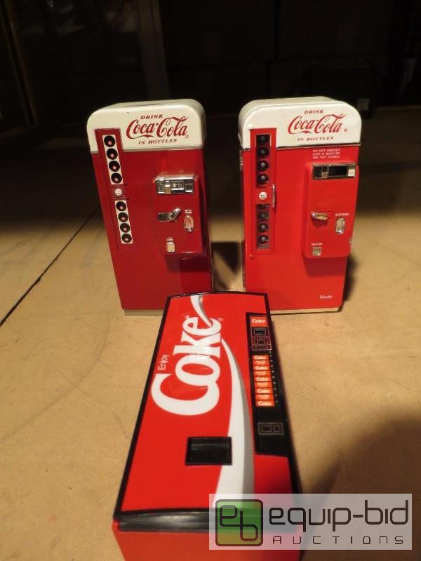lot 224 image: Coco cola Collectibles