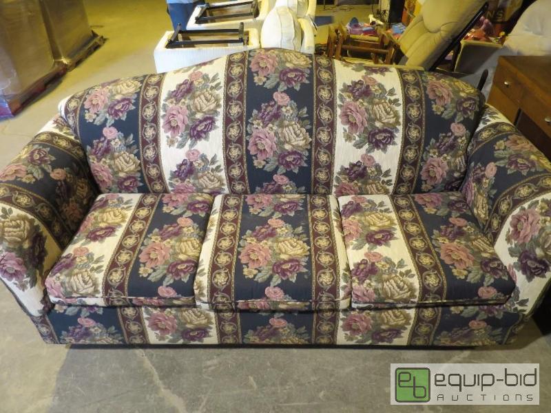 lot 23 image: Cloth couch