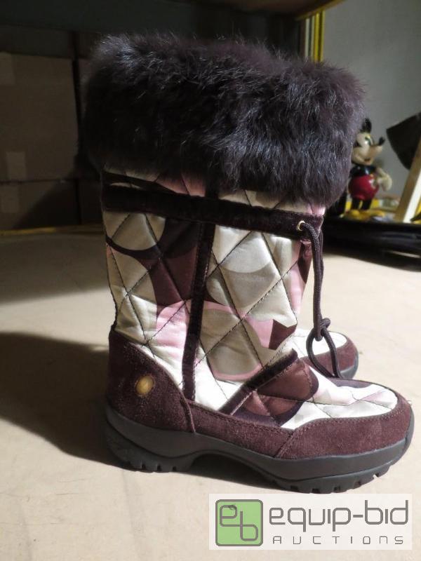 lot 230 image: Coach Boots