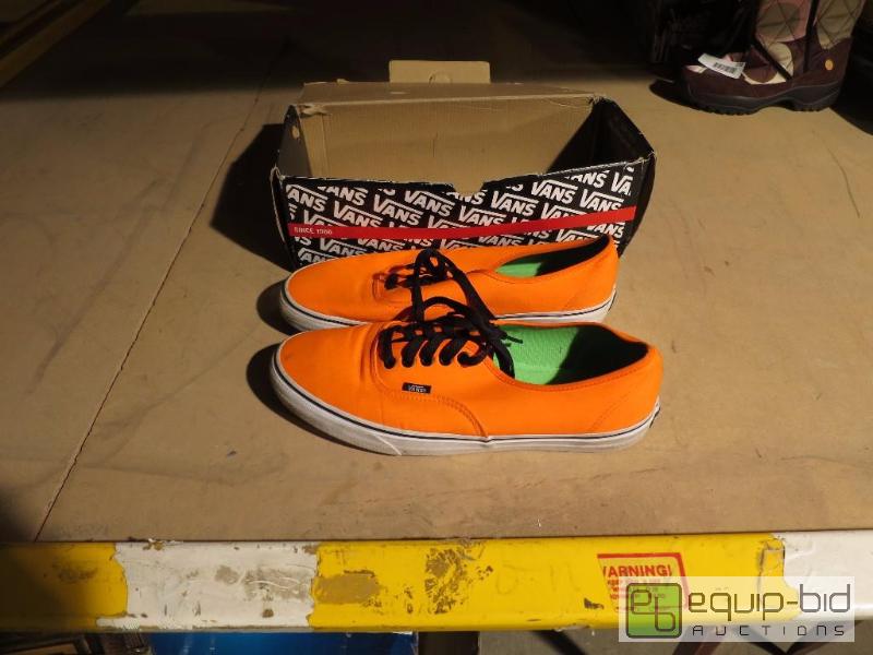 lot 231 image: Vans Off The Wall Shoes Size 12