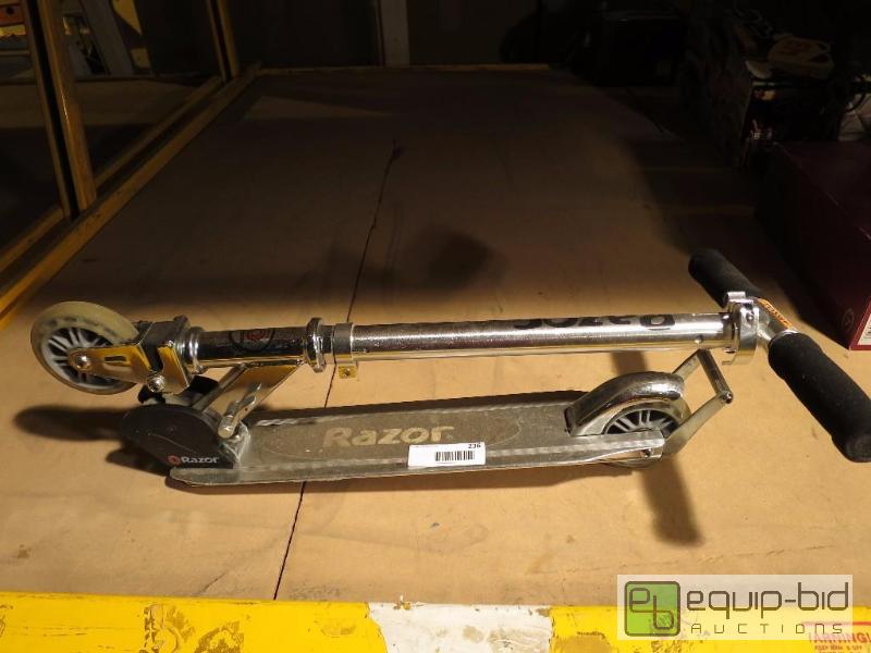 lot 236 image: Razor Scooter
