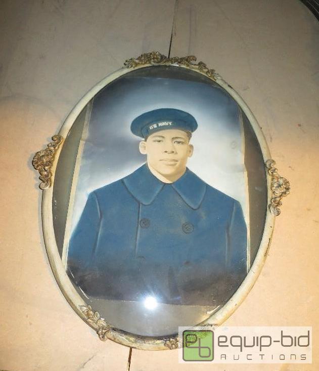 lot 243 image: Vintage oval frame and picture