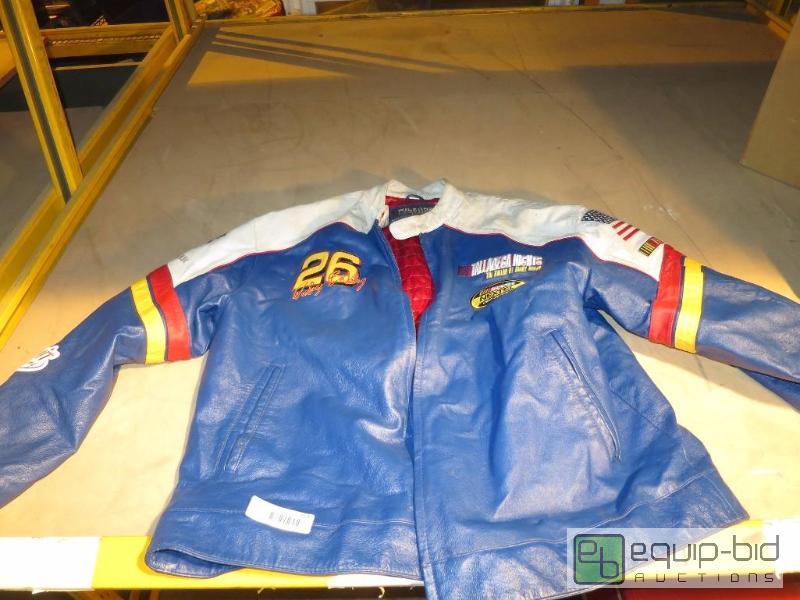 lot 253 image: Wilsons Leather Jacket Size XL