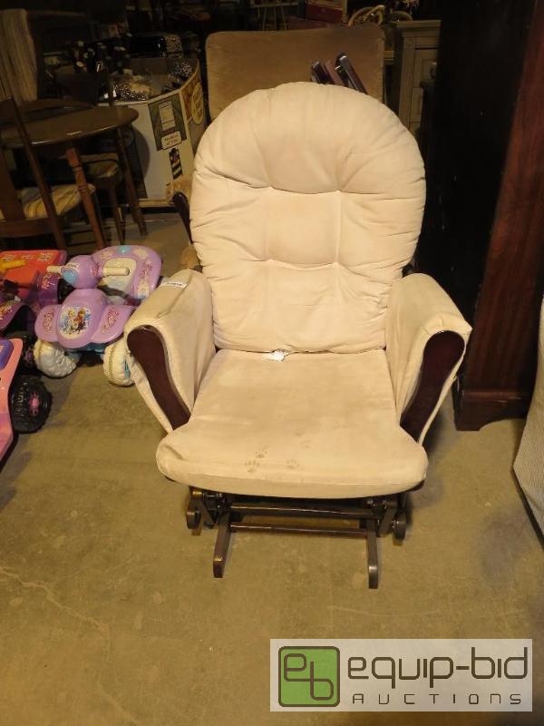 lot 26 image: Glider rocker