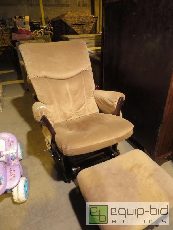 lot 27 image: Glider with foot stool