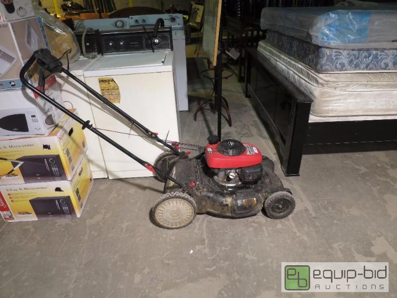 lot 32 image: Honda Self-propelled mower