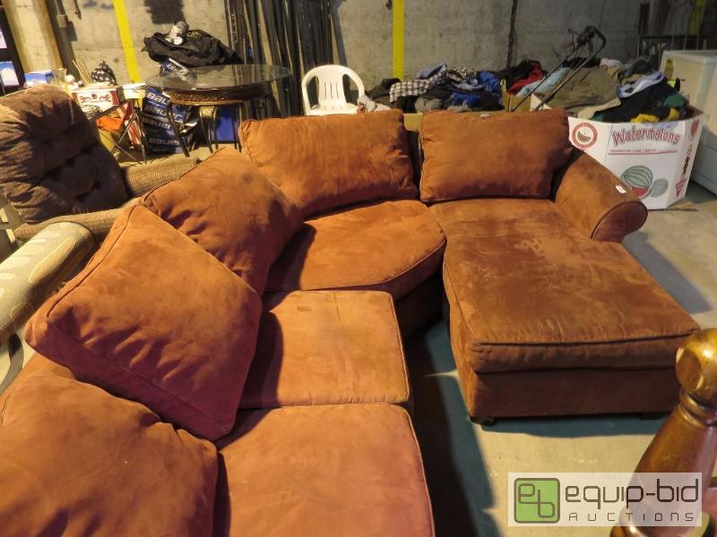 lot 37 image: Micro-fiber sectional