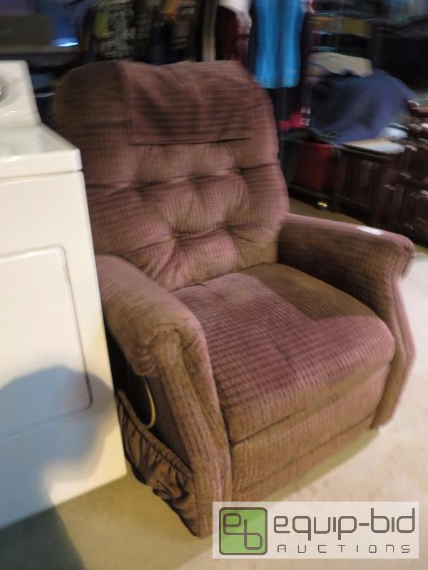 lot 39 image: Cloth chair lift style