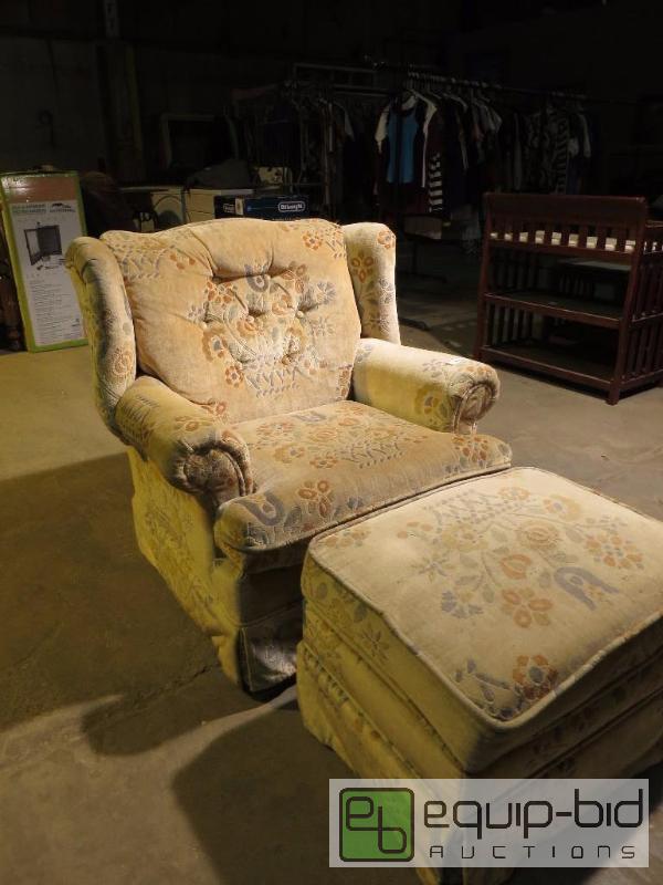 lot 44 image: Retro Cloth chair and foot stool