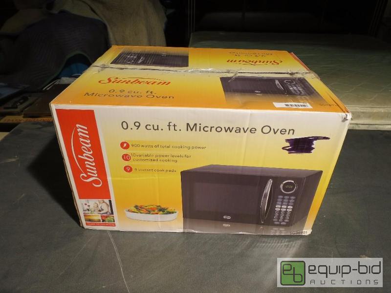 lot 52 image: Sundeam microwave