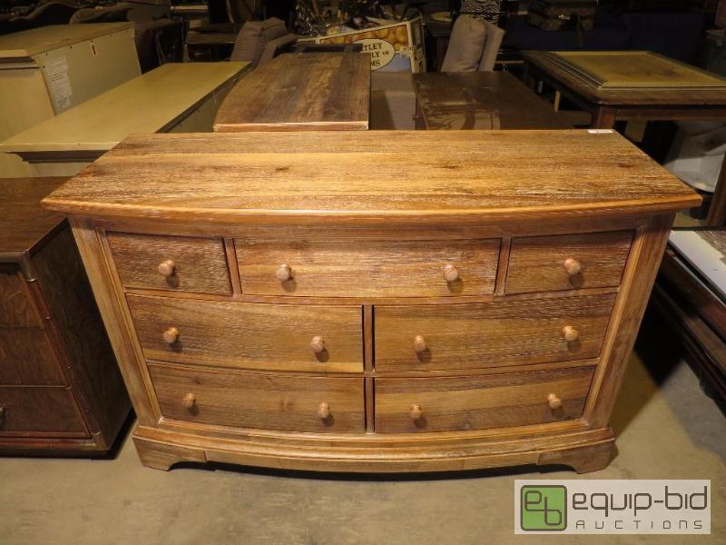 lot 6 image: Bellini Dresser