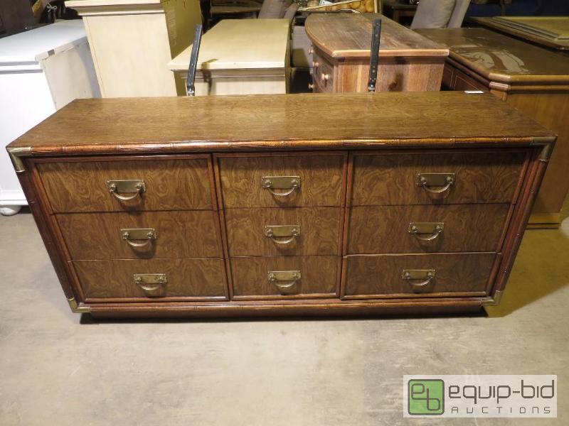 lot 7 image: Vintage dresser