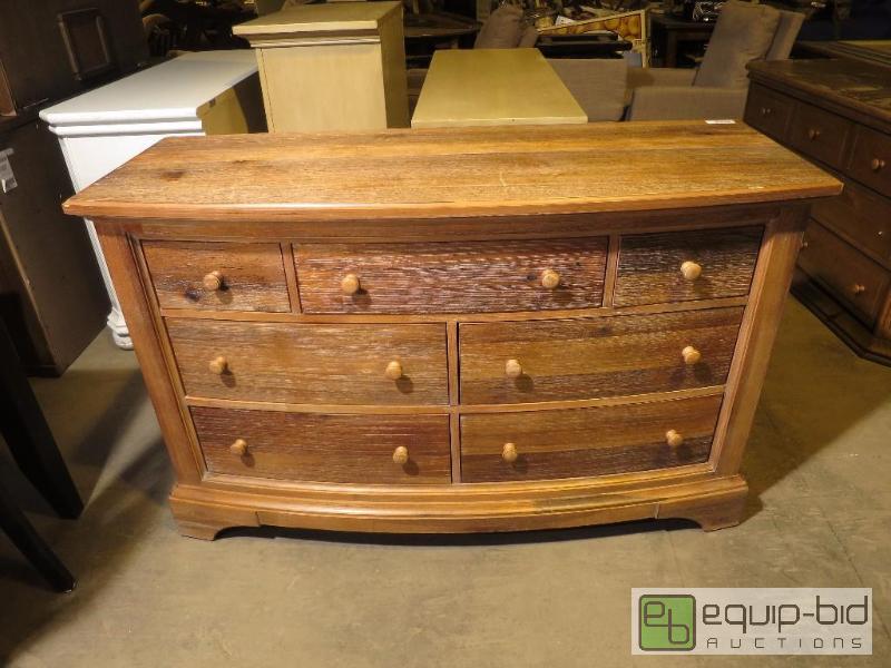 lot 8 image: Bellini Dresser