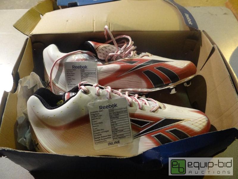 lot 4077 image: Nice Pair of Reebok Inline Sport Shoes