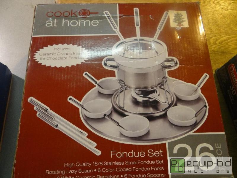 lot 4079 image: Cooks 26pc Fondue Set
