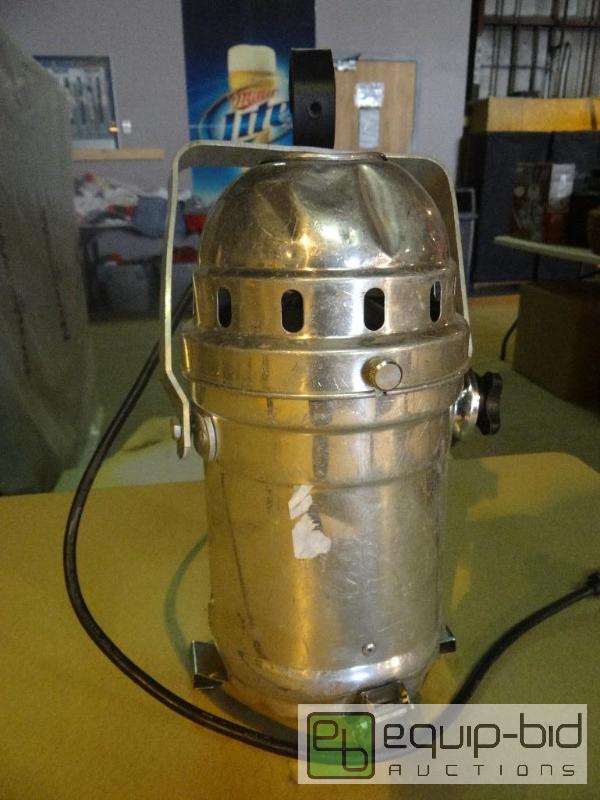lot 4085 image: Aluminum Hanging Stage Lighting