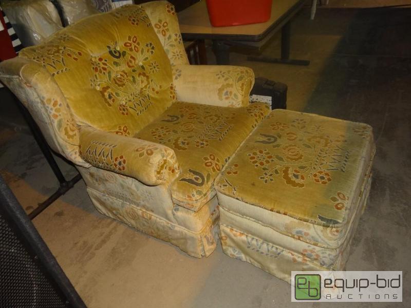 lot 4087 image: Older Style Chair w Ottoman