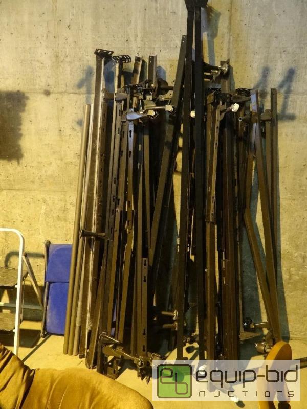 lot 4098 image: Large Lot of Bed Frames