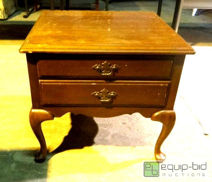 lot 4105 image: 2 Drawer Solid Wood Night Stand