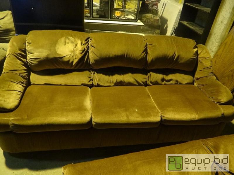 lot 4108 image: Rose Color Couch