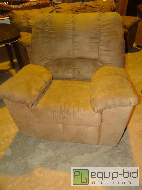 lot 4110 image: Tan Color Reclining Chair