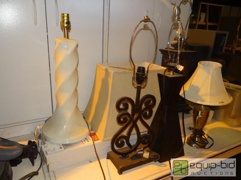 lot 4114 image: Lot of 5 Lamp Bases & 2 Shades