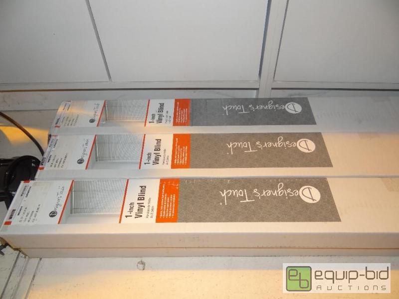 lot 4115 image: Lot of 6 White 1 Blinds