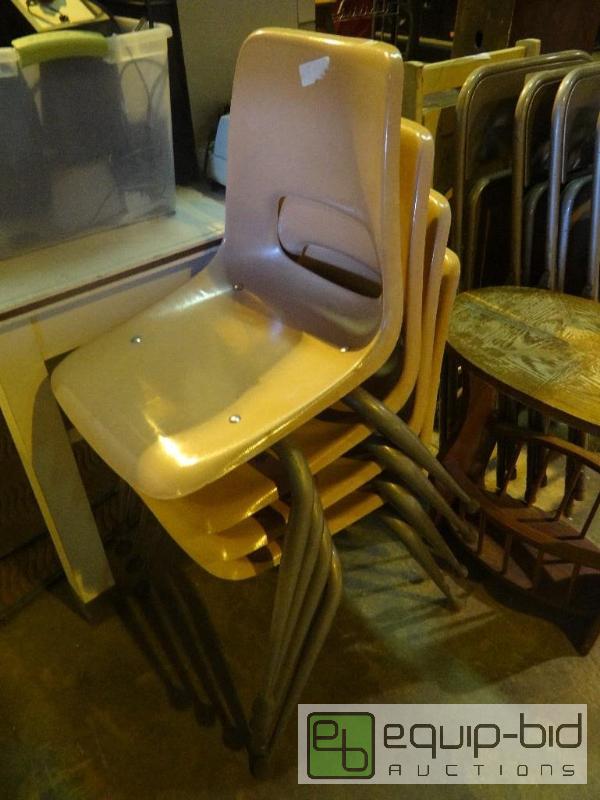 lot 4131 image: (4) Orange Heavy Duty Chairs