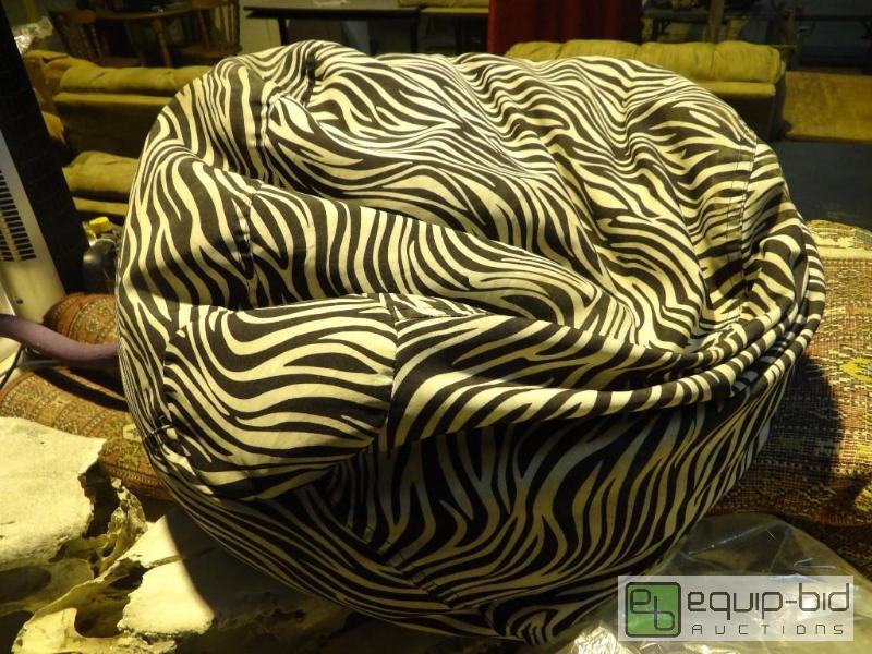 lot 4133 image: Kids Zebra Bean Bag