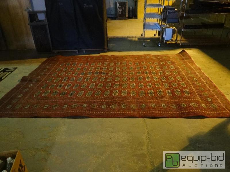 lot 4148 image: Extra Large Area Rug