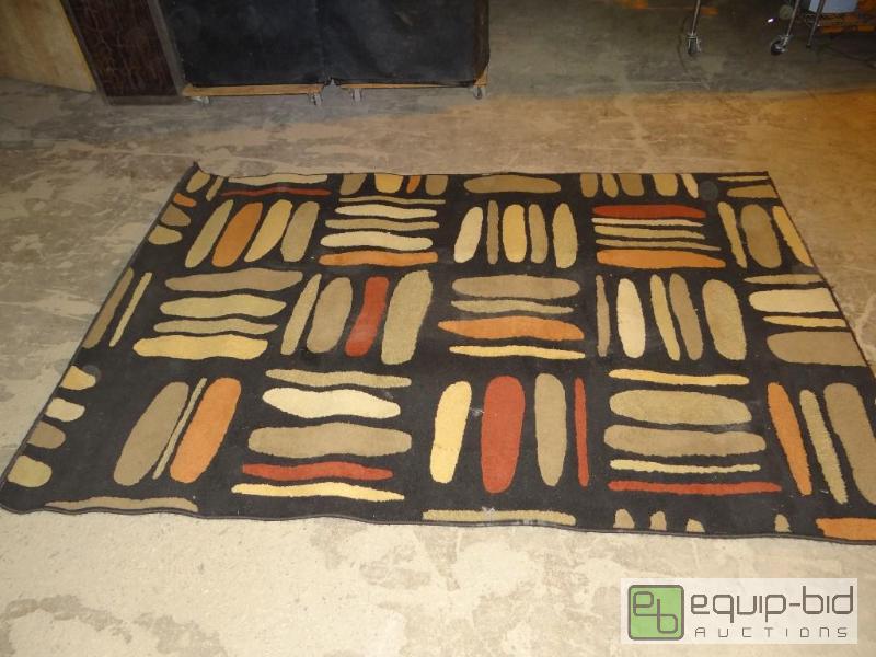 lot 4149 image: Large Area Rug